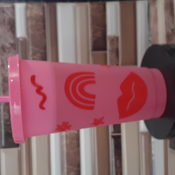 👜$3 - Funky pink cup. New for cold drinks only. - Picture 1 of 10